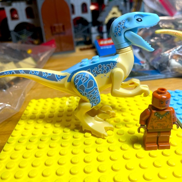 Velociraptor - Picture 2 of 2